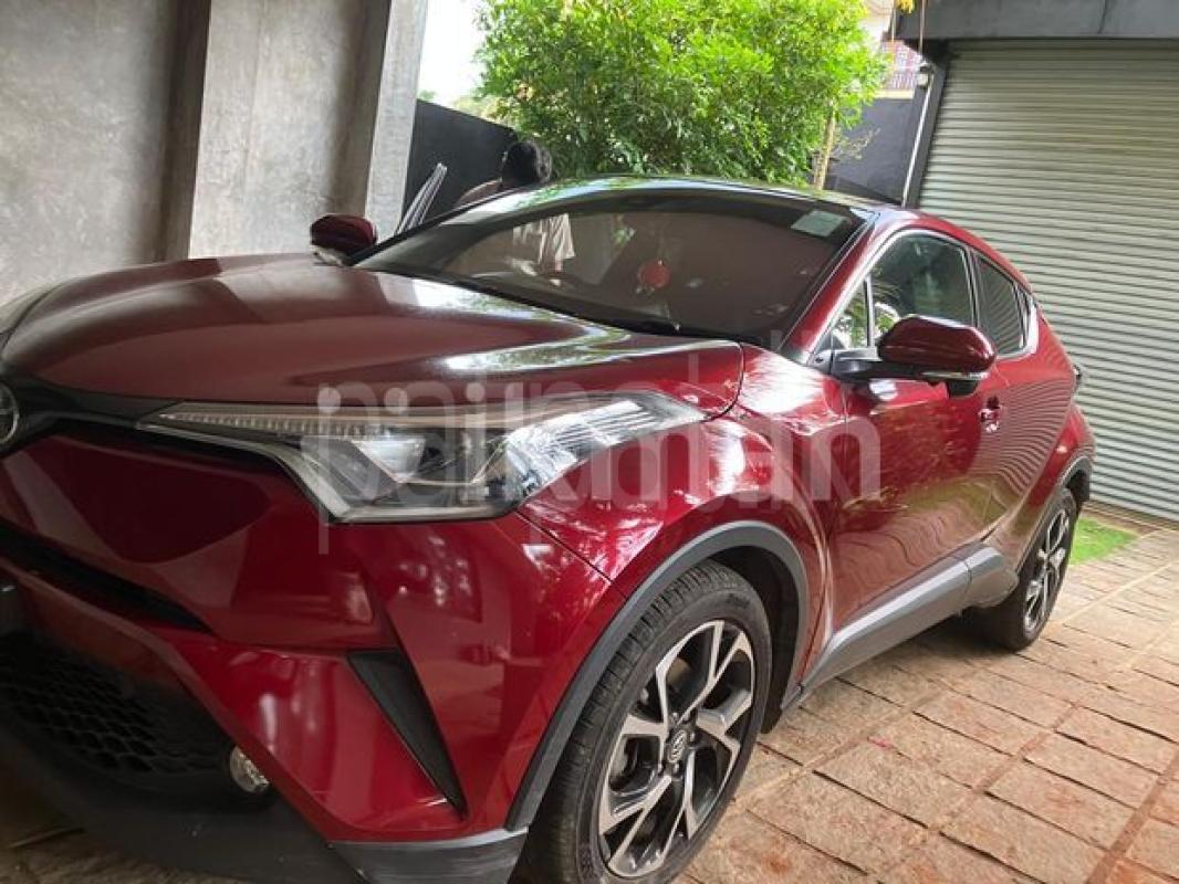 Toyota CHR 2017 - භාවිතා කරන ලද SUV රථය sale in Sri Lanka - patpat.lk