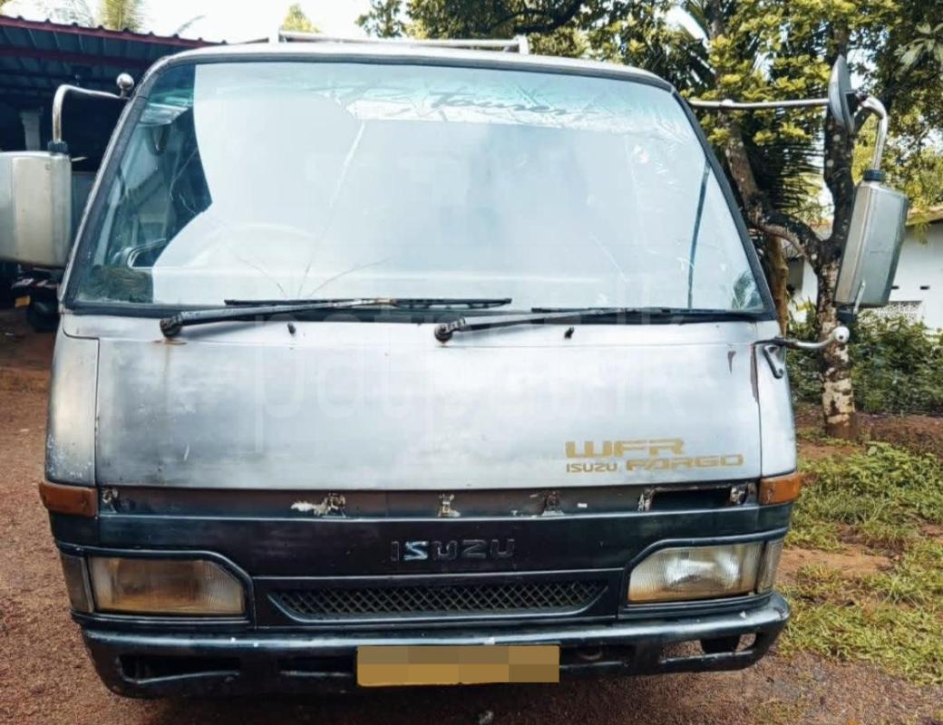 Isuzu Fargo 1993 -  வேன் sale in Sri Lanka - patpat.lk
