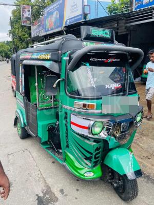 Bajaj Three Wheel 2015