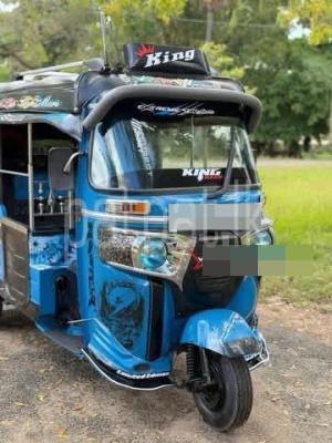 Bajaj Three Wheel 2015