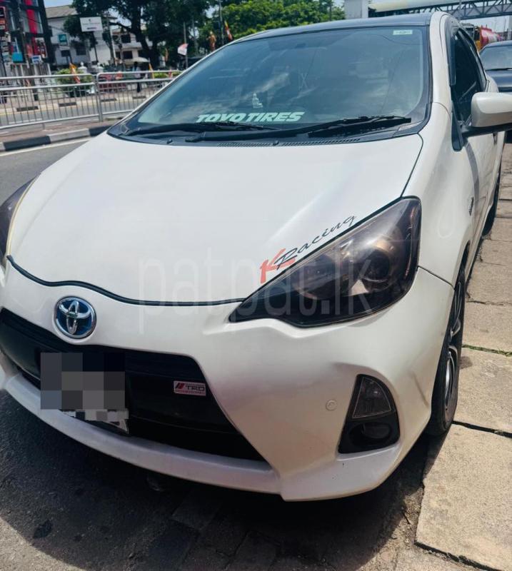 Toyota Aqua 2012 -  கார் sale in Sri Lanka - patpat.lk