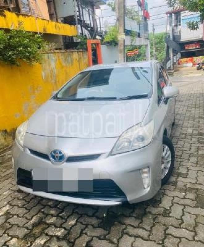 Toyota Prius 2015 -  Car sale in Sri Lanka - patpat.lk