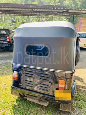 Bajaj Three Wheel 2011