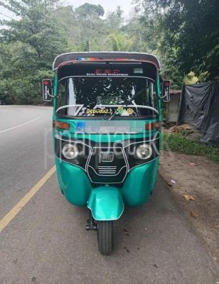 Bajaj Three Wheel 2017