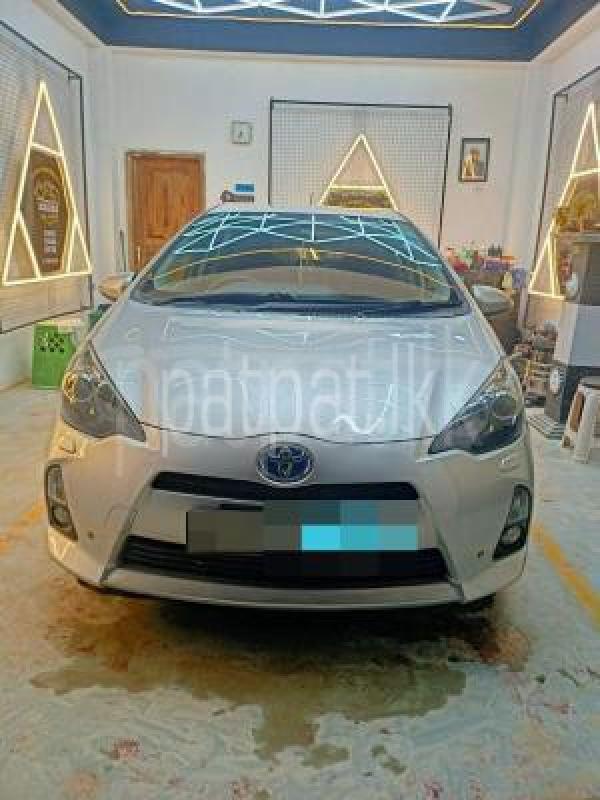 Toyota Aqua 2013 -  கார் sale in Sri Lanka - patpat.lk