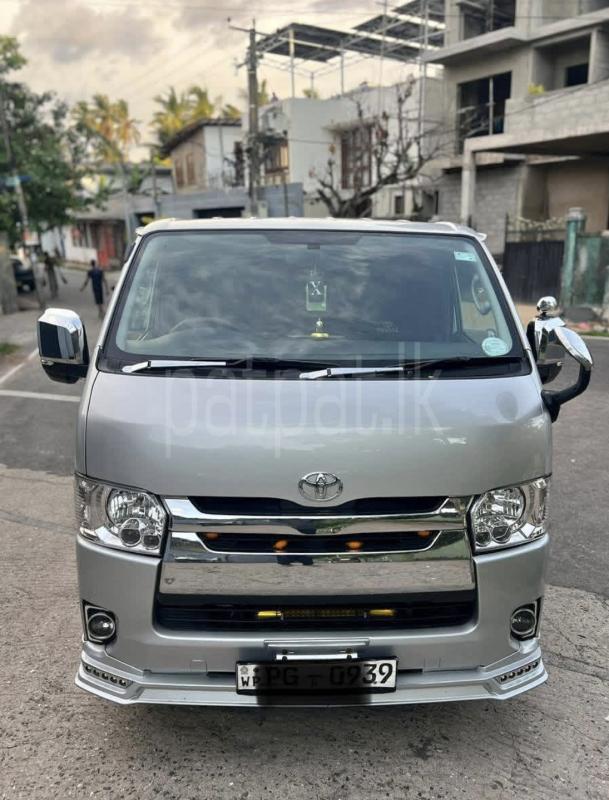 Toyota Hiace 2011 - භාවිතා කරන ලද වෑන් රථය sale in Sri Lanka - patpat.lk
