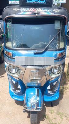 Bajaj Three Wheel 2015