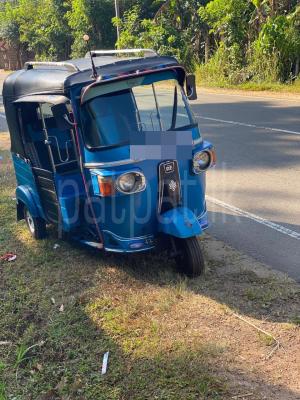 Bajaj Three Wheel 2013