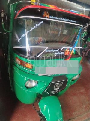 Bajaj Three Wheel 2017