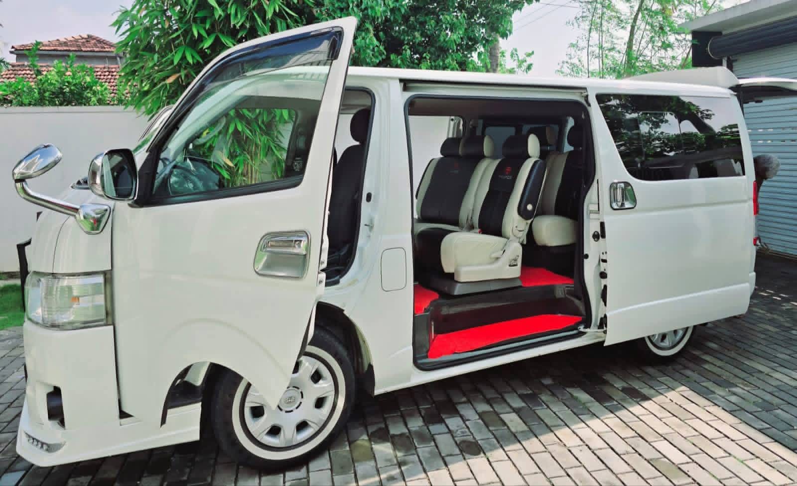 Toyota Hiace 2016 - பயன்படுத்தப்பட்டது வேன் sale in Sri Lanka - patpat.lk