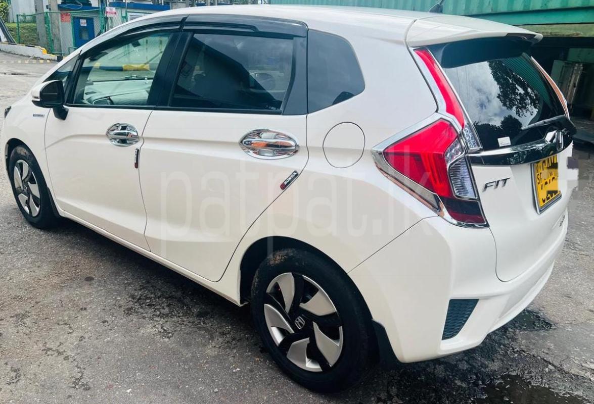 Honda Fit 2015 - பயன்படுத்தப்பட்டது கார் sale in Sri Lanka - patpat.lk