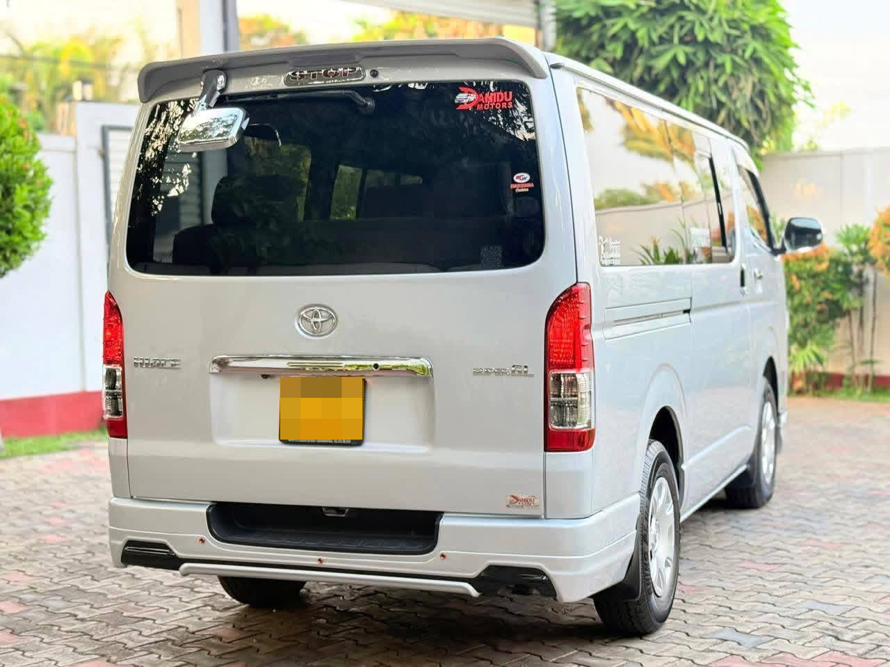 Toyota Hiace 2007 - பயன்படுத்தப்பட்டது வேன் sale in Sri Lanka - patpat.lk
