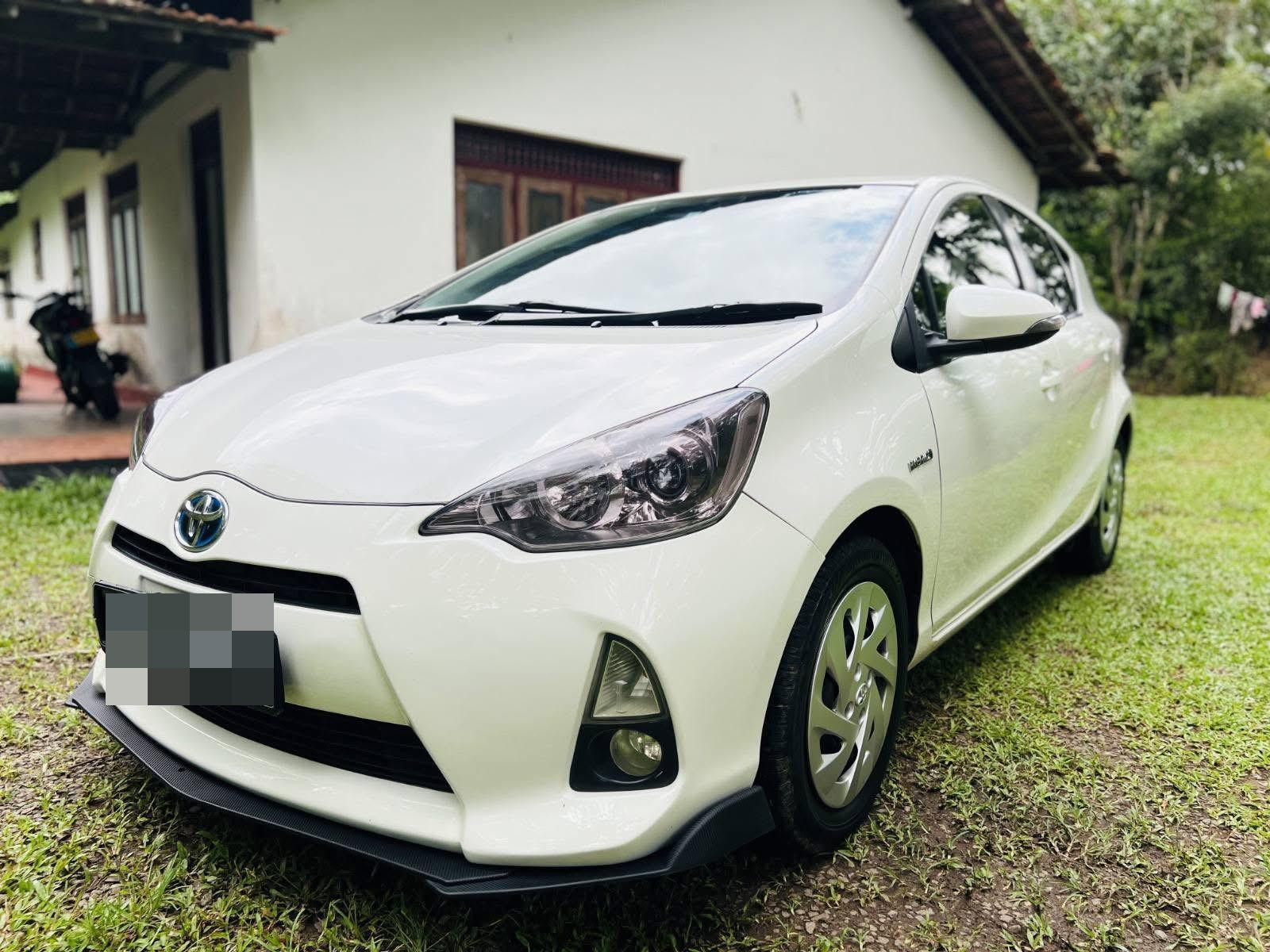 Toyota Aqua 2013 - மறுசீரமைக்கப்பட்டது கார் sale in Sri Lanka - patpat.lk