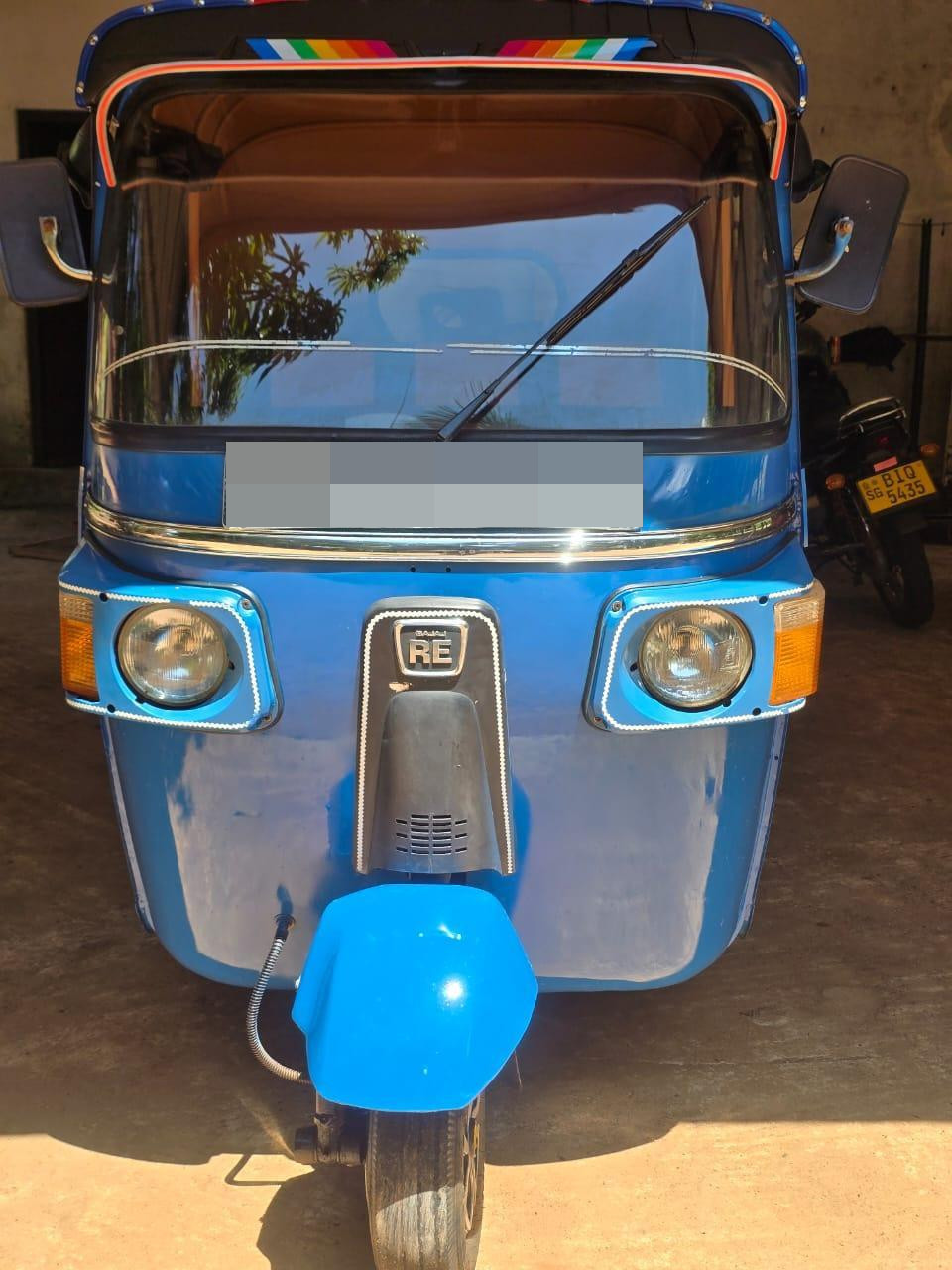 Bajaj Three Wheel 2012 ads-image-1
