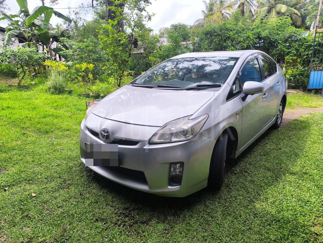 Toyota Prius 2011 - பயன்படுத்தப்பட்டது கார் sale in Sri Lanka - patpat.lk