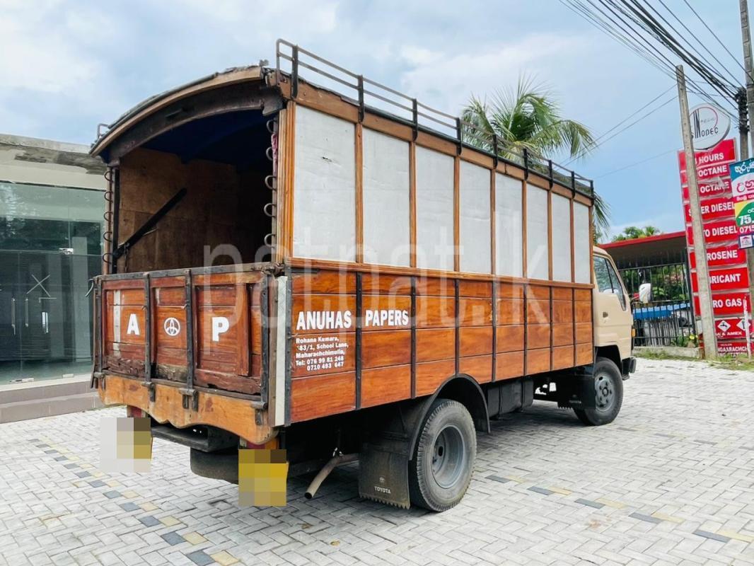 Toyota Dyna 1987 - பயன்படுத்தப்பட்டது டிரக் sale in Sri Lanka - patpat.lk