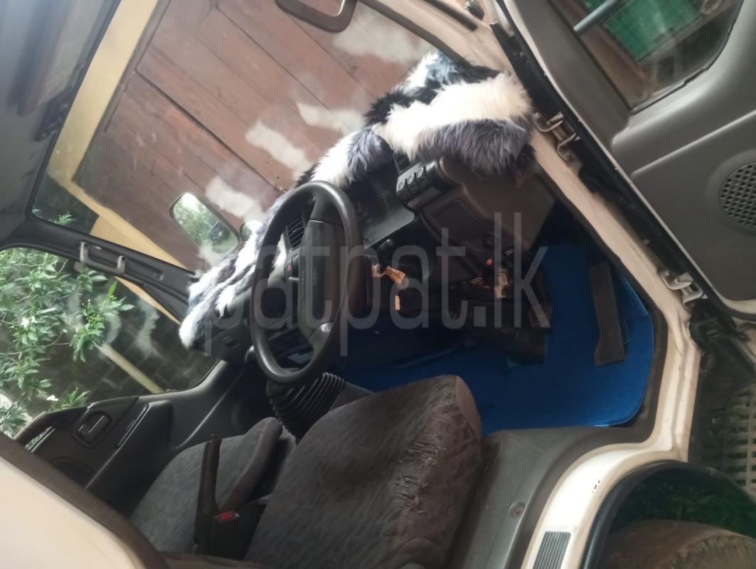 Isuzu ELF 2004 - பயன்படுத்தப்பட்டது டிரக் sale in Sri Lanka - patpat.lk