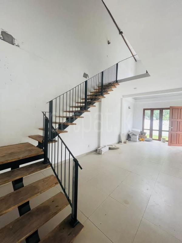 House for Sale in Athurugiriya