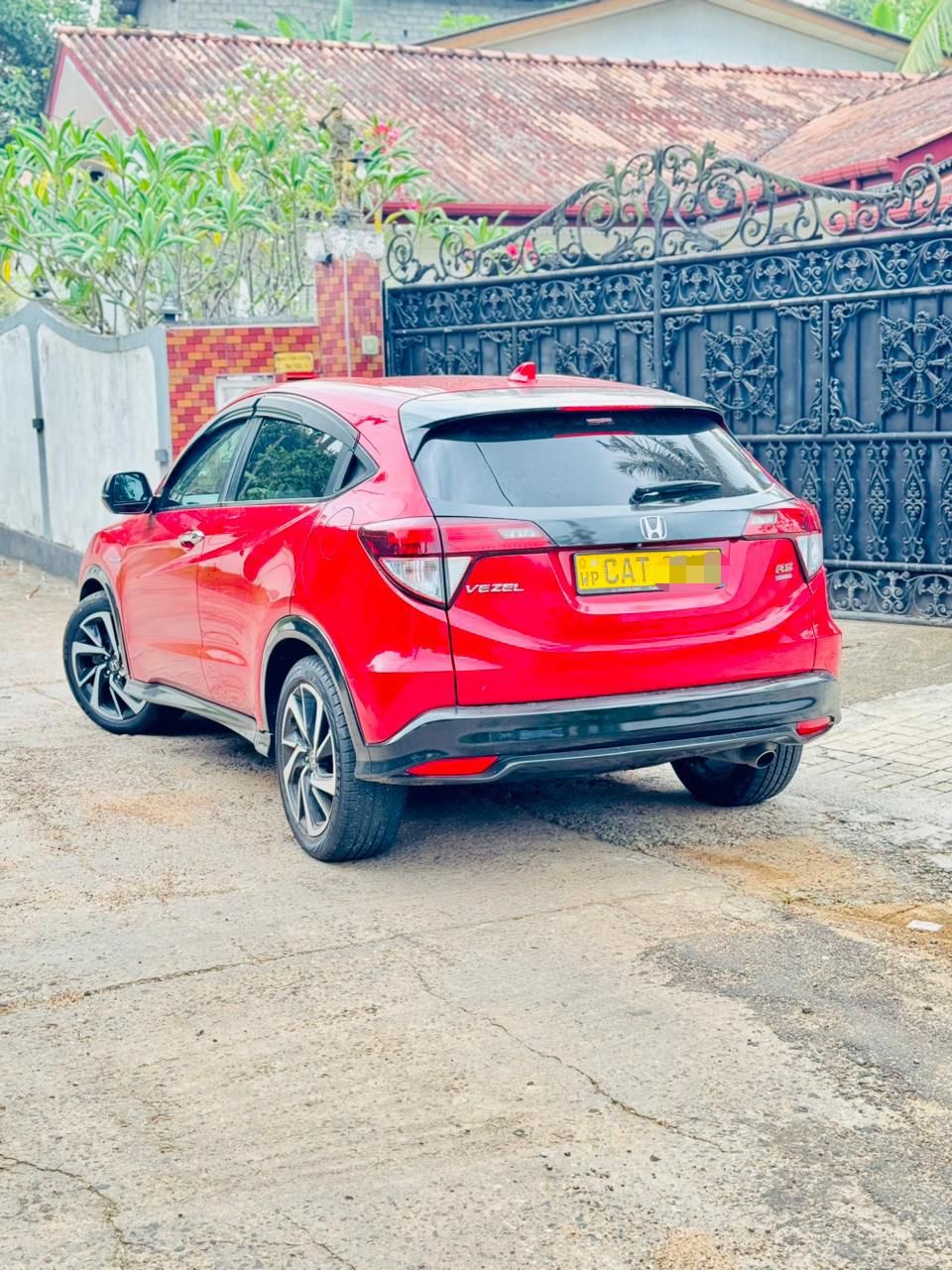 Honda Vezel 2017 - பயன்படுத்தப்பட்டது SUV sale in Sri Lanka - patpat.lk