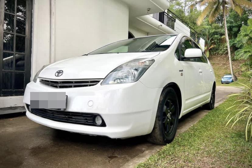 Toyota Prius 2011 - භාවිතා කරන ලද කාර් sale in Sri Lanka - patpat.lk