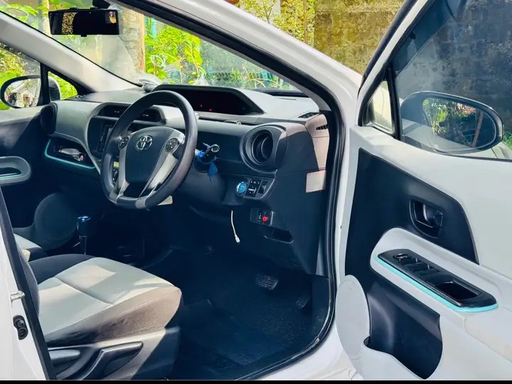 Toyota Aqua 2012 - பயன்படுத்தப்பட்டது கார் sale in Sri Lanka - patpat.lk