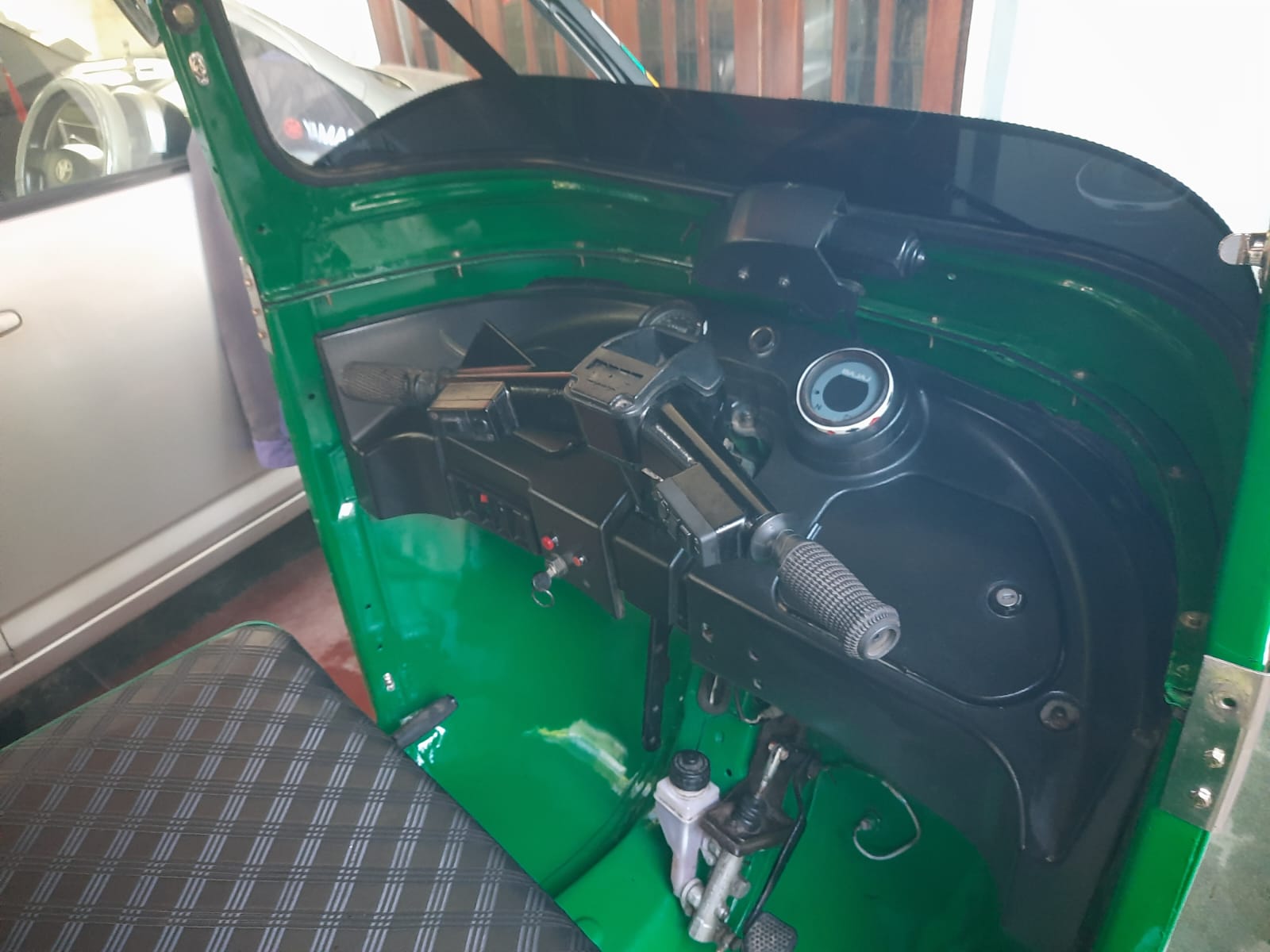 Bajaj 4 stroke 2012 - பயன்படுத்தப்பட்டது முச்சக்கர வண்டி sale in Sri Lanka - patpat.lk