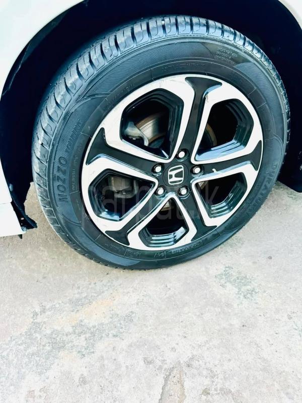 Honda Vezel 2015 - பயன்படுத்தப்பட்டது SUV sale in Sri Lanka - patpat.lk