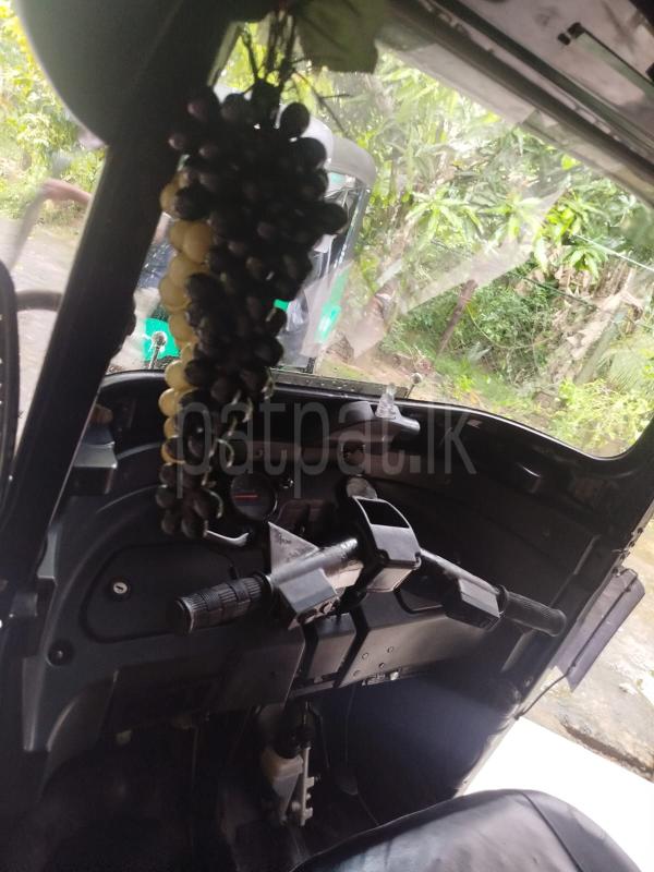 Bajaj 4 stroke 2015 - பயன்படுத்தப்பட்டது முச்சக்கர வண்டி sale in Sri Lanka - patpat.lk