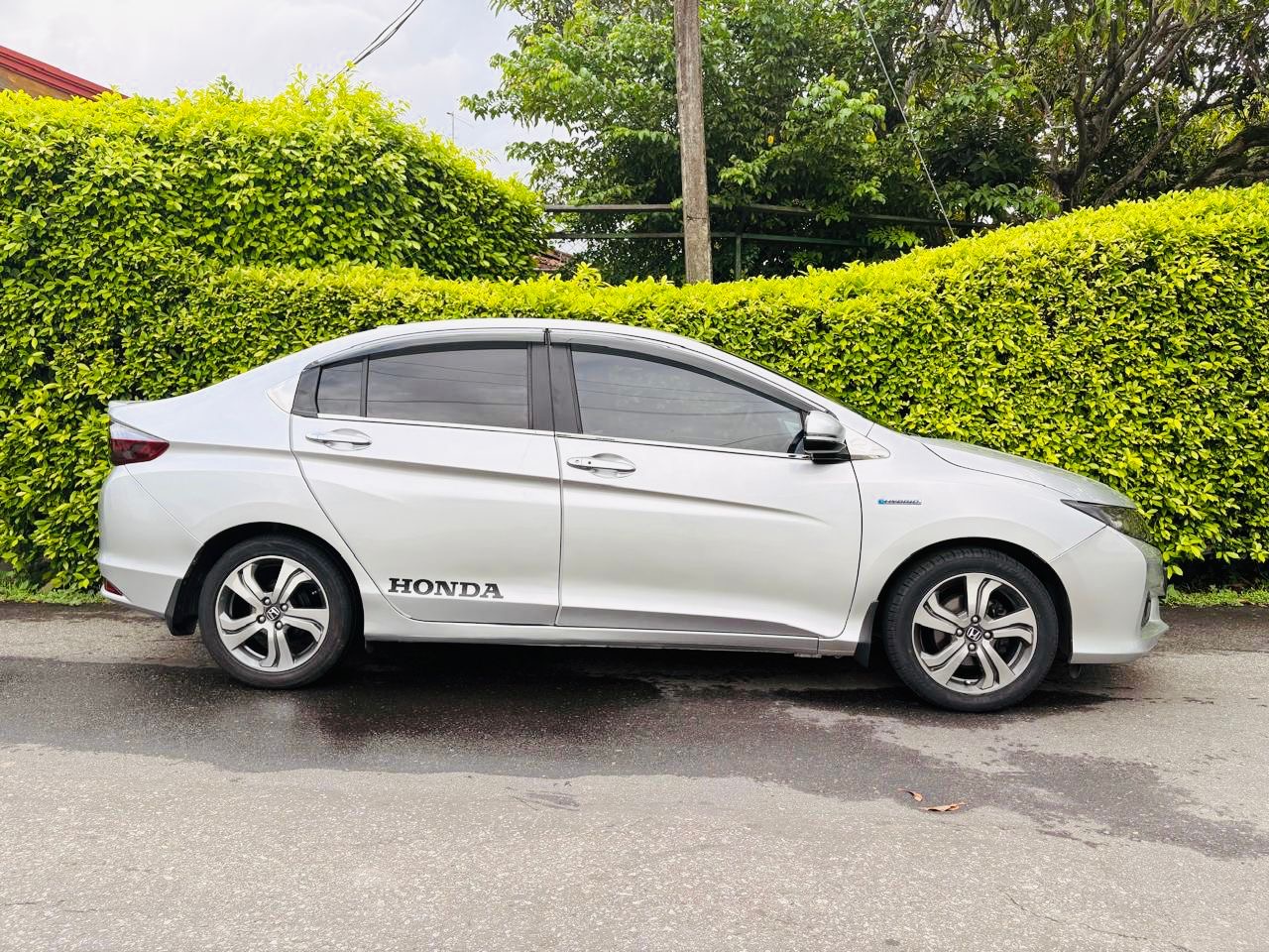 Honda Grace 2016 - பயன்படுத்தப்பட்டது கார் sale in Sri Lanka - patpat.lk