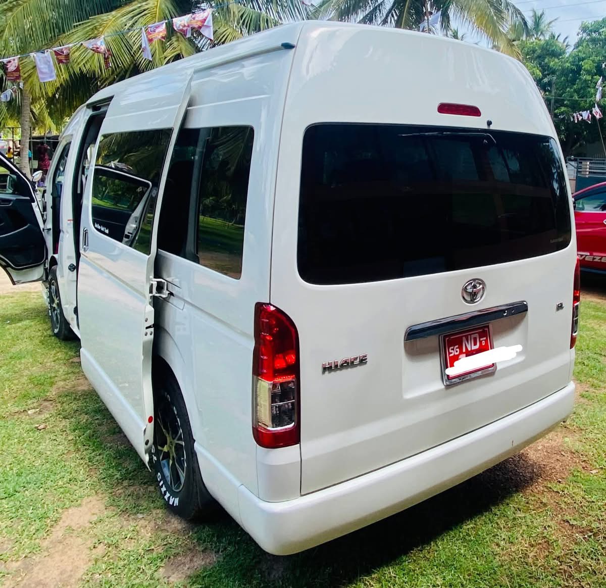 Toyota Hiace 2017 - பயன்படுத்தப்பட்டது வேன் sale in Sri Lanka - patpat.lk