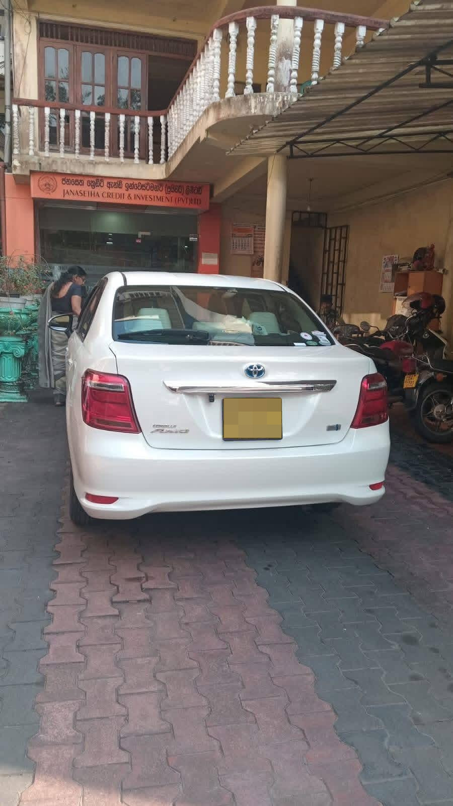 Toyota Axio 2016 - பயன்படுத்தப்பட்டது கார் sale in Sri Lanka - patpat.lk
