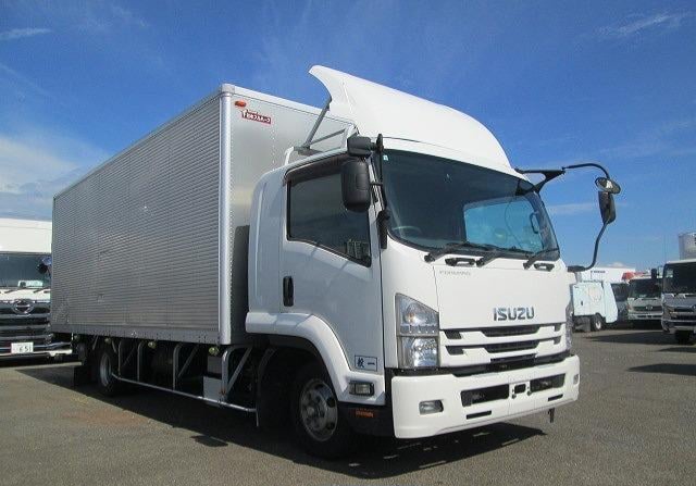 Isuzu Forward 2017 ads-image-1