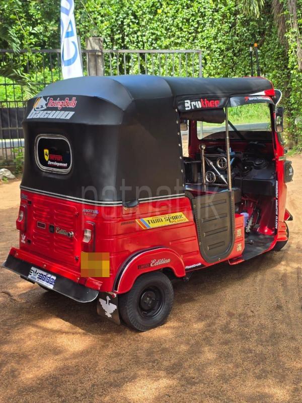 Bajaj Three Wheel 2015 - பயன்படுத்தப்பட்டது முச்சக்கர வண்டி sale in Sri Lanka - patpat.lk