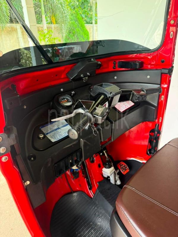 Bajaj 4 stroke 2019 - பயன்படுத்தப்பட்டது முச்சக்கர வண்டி sale in Sri Lanka - patpat.lk
