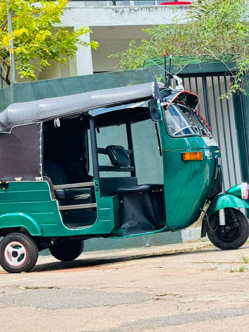 Bajaj Three Wheel 2006 - භාවිතා කරන ලද ත්‍රිරෝද රථය sale in Sri Lanka - patpat.lk