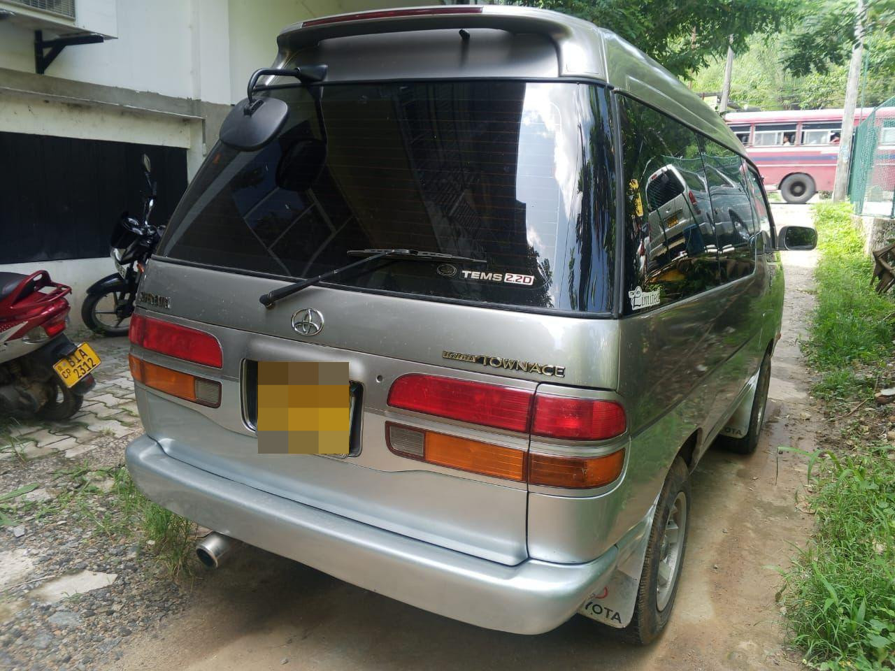 Toyota CR27 1992 - பயன்படுத்தப்பட்டது வேன் sale in Sri Lanka - patpat.lk