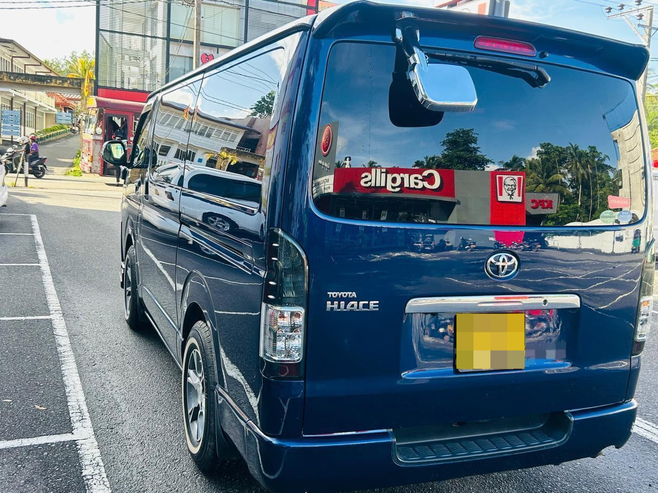 Toyota Hiace 2012 - பயன்படுத்தப்பட்டது வேன் sale in Sri Lanka - patpat.lk