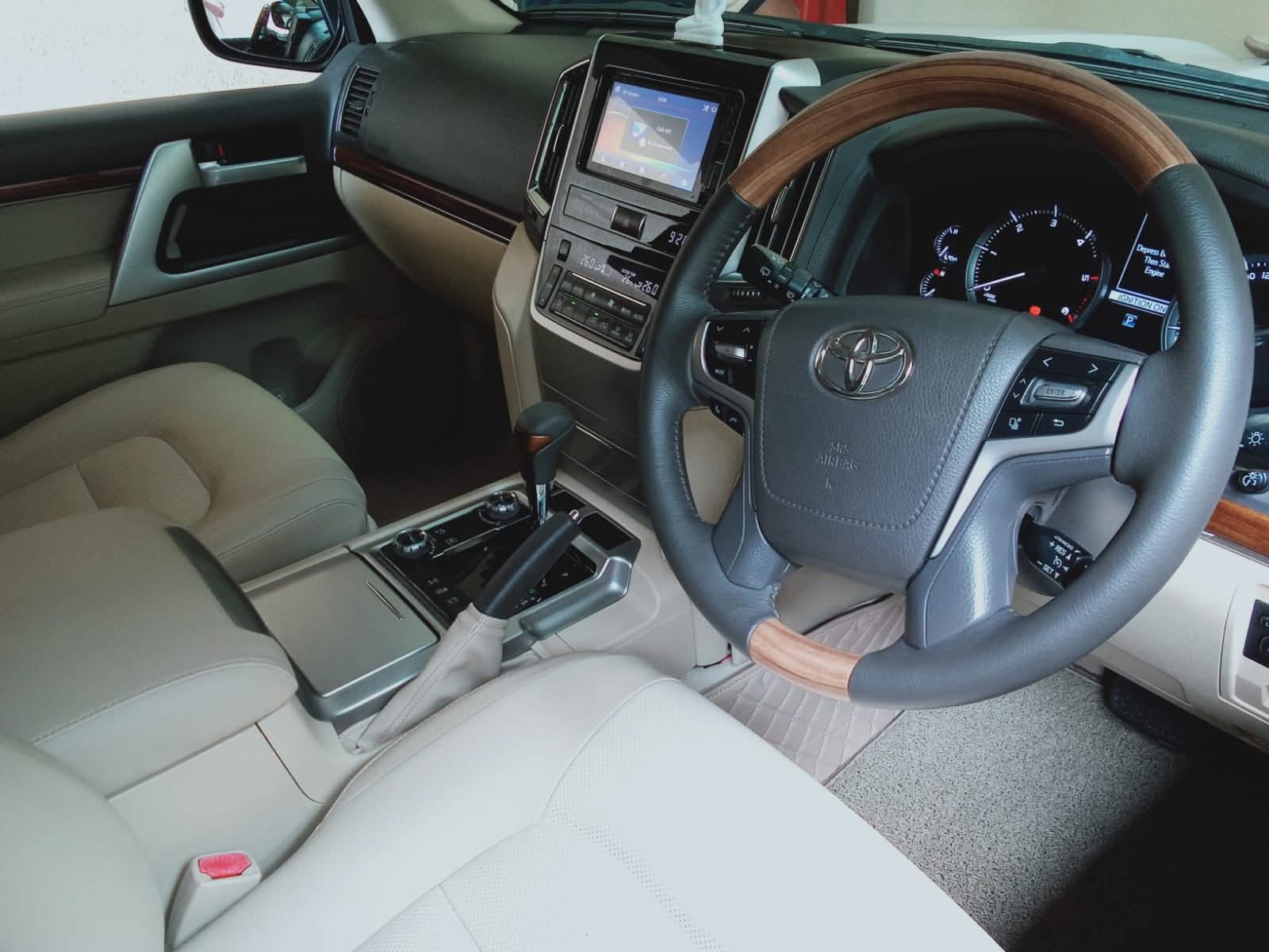 Toyota Land Cruiser 2017 - භාවිතා කරන ලද SUV රථය sale in Sri Lanka - patpat.lk