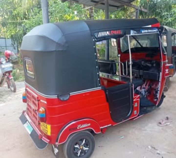 Bajaj Three Wheel 2012 - භාවිතා කරන ලද ත්‍රිරෝද රථය sale in Sri Lanka - patpat.lk