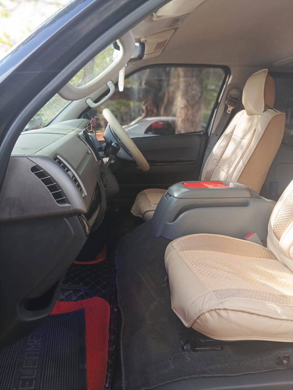 Toyota Hiace 2006 - பயன்படுத்தப்பட்டது வேன் sale in Sri Lanka - patpat.lk
