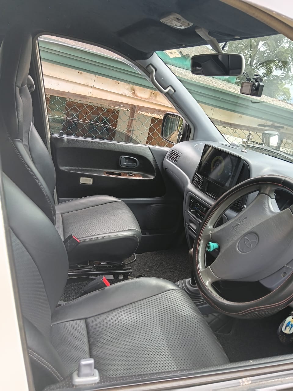 Toyota Noah 2006 - பயன்படுத்தப்பட்டது வேன் sale in Sri Lanka - patpat.lk