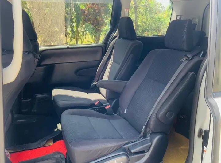 Toyota Voxy 2014 - பயன்படுத்தப்பட்டது வேன் sale in Sri Lanka - patpat.lk