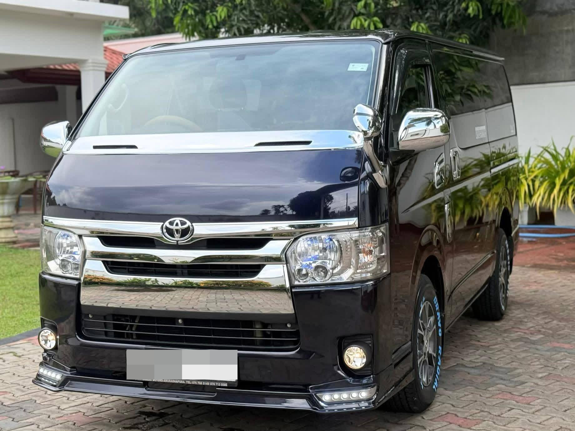 Toyota Hiace 2015 - பயன்படுத்தப்பட்டது வேன் sale in Sri Lanka - patpat.lk