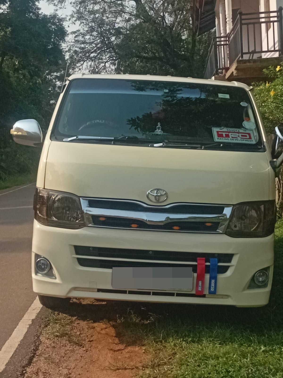 Toyota Hiace 2011 - Used Van sale in Sri Lanka - patpat.lk