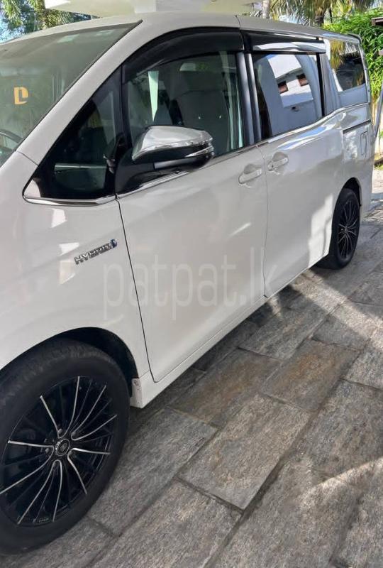 Toyota Voxy 2014 - பயன்படுத்தப்பட்டது வேன் sale in Sri Lanka - patpat.lk