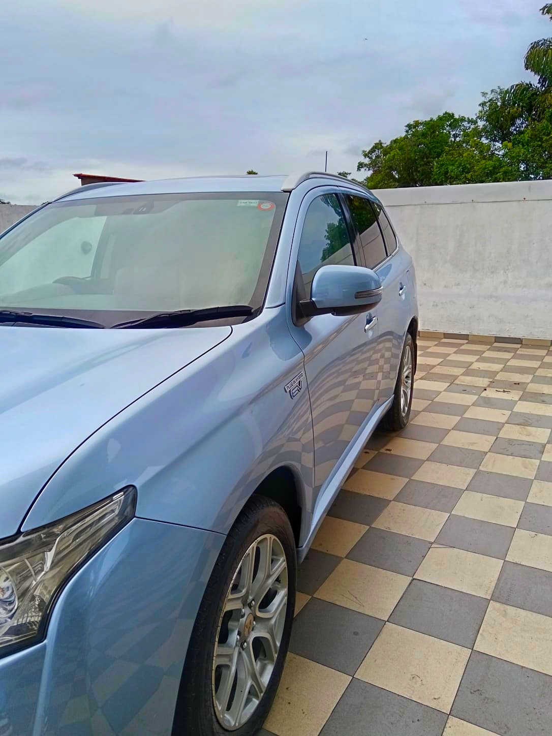 Mitsubishi Outlander 2015 - භාවිතා කරන ලද SUV රථය sale in Sri Lanka - patpat.lk