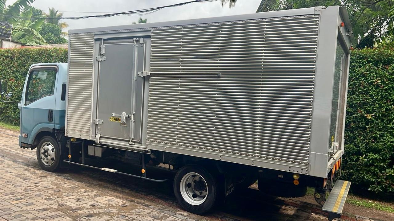 Isuzu ELF 2019 - சான்றளிக்கப்பட்டது டிரக் sale in Sri Lanka - patpat.lk