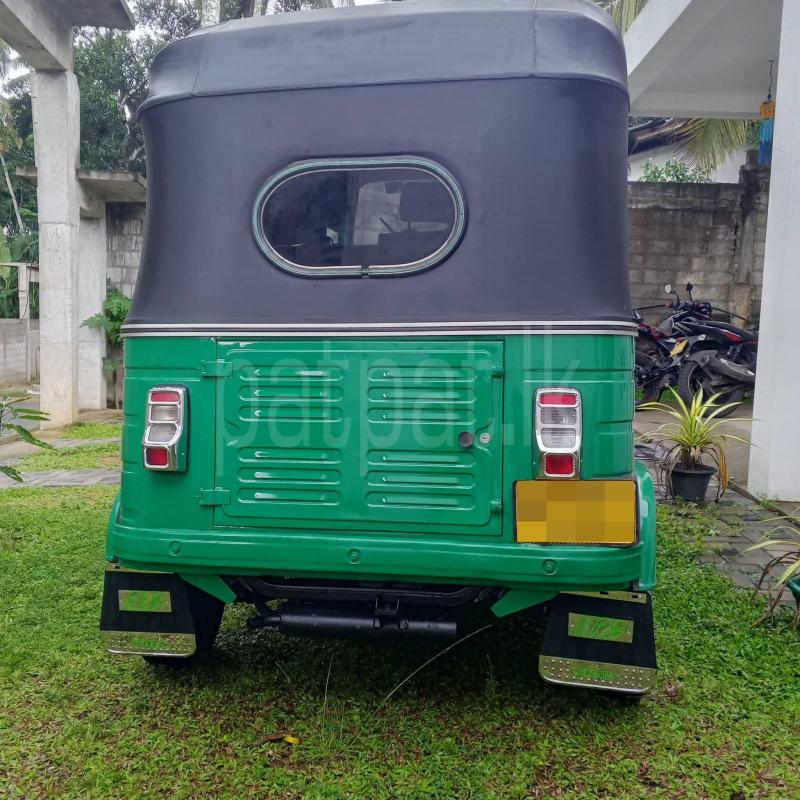 Bajaj 4 stroke 2015 - பயன்படுத்தப்பட்டது முச்சக்கர வண்டி sale in Sri Lanka - patpat.lk