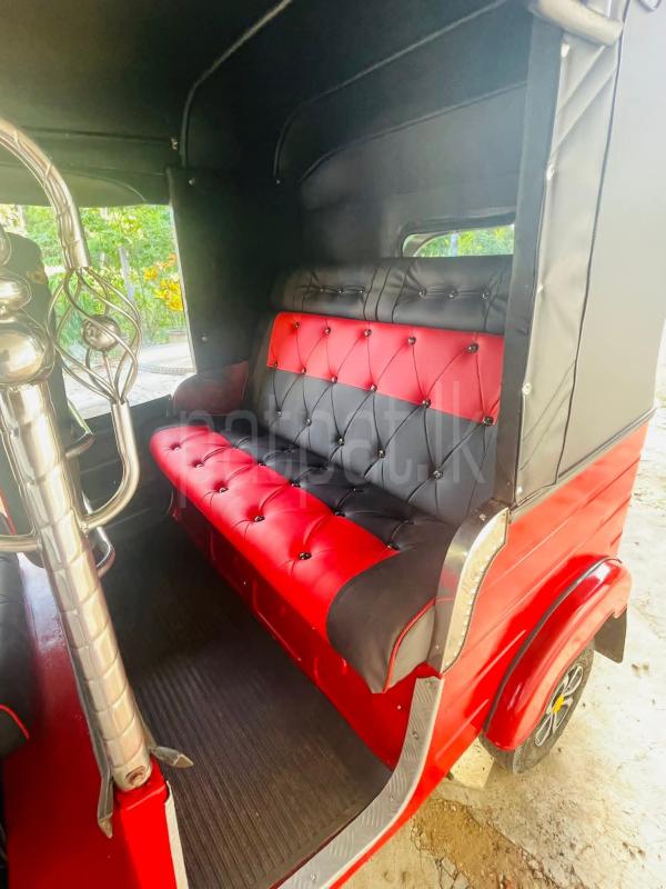 Bajaj Three Wheel 2015 - மறுசீரமைக்கப்பட்டது முச்சக்கர வண்டி sale in Sri Lanka - patpat.lk