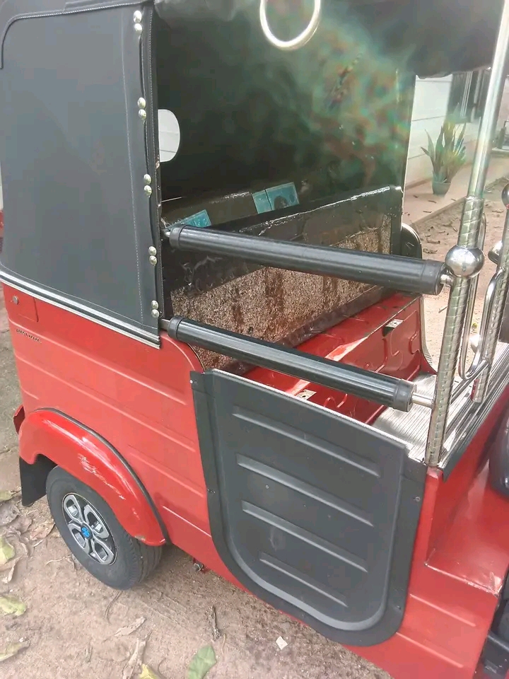 Bajaj Three Wheel 2018 - භාවිතා කරන ලද ත්‍රිරෝද රථය sale in Sri Lanka - patpat.lk